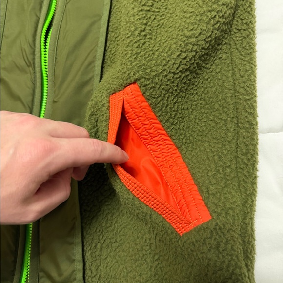 Nike Olive Green Vest - Picture 3 of 5